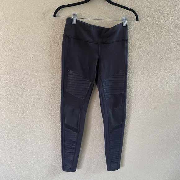 Alo Yoga Moto Leggings Women's Small Black  Mesh Panels - Picture 3 of 13